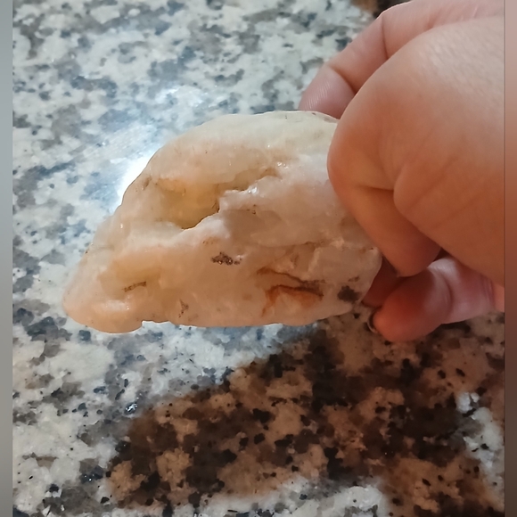 ALIEN HEAD SHAPED MINERAL QUARTZ ROCK - Picture 4 of 5